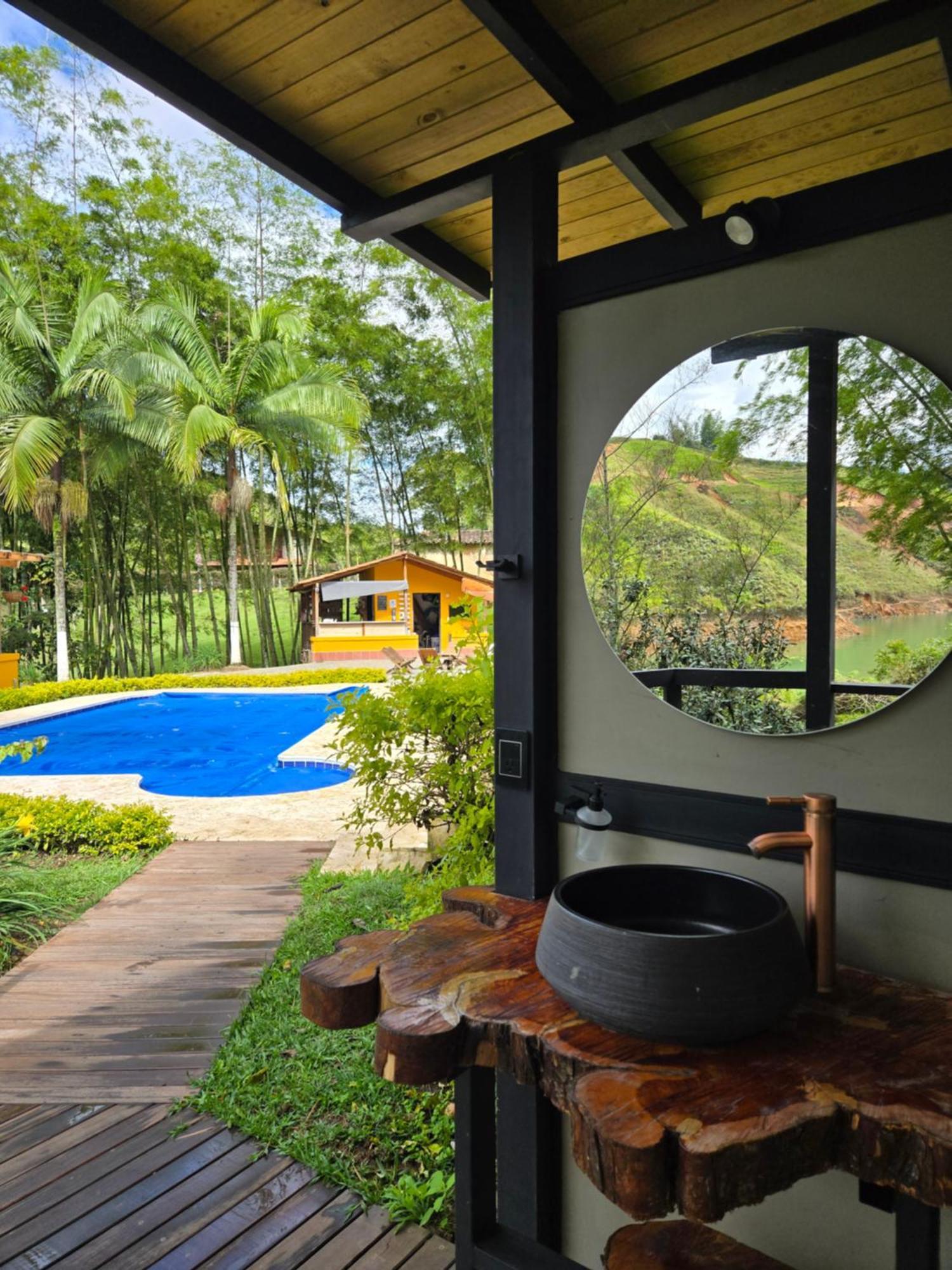Volare Guatape Isla Hostel Eksteriør bilde